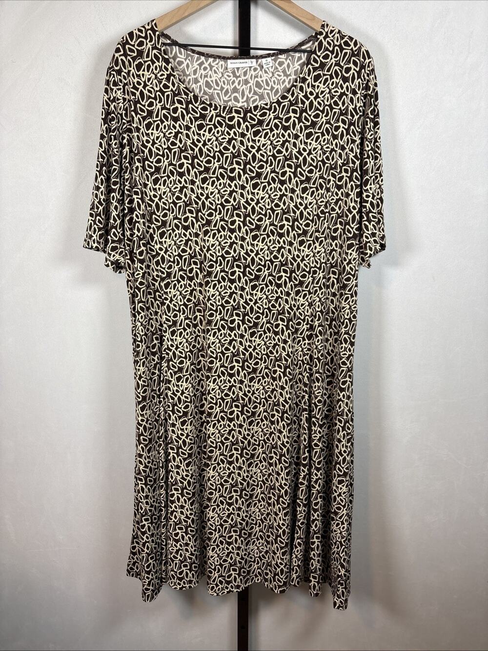 Susan Graver Liquid Knit Short Sleeve Dress 1X Brown Geometric Stretch Midi